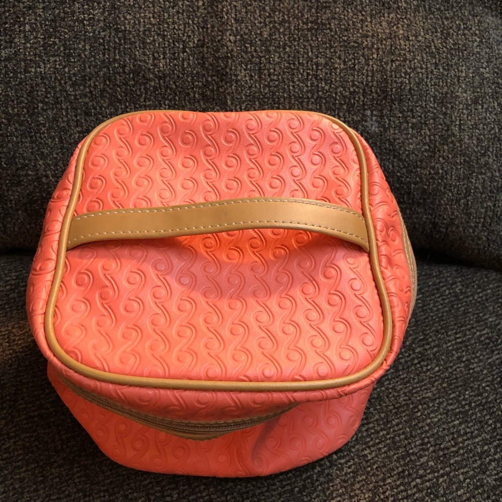 Cosmetic bag